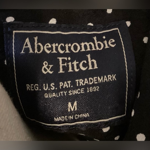 EUC Abercrombie & Fitch Navy Polka Dot Twist Tie Blouse Size Medium - Picture 4 of 4